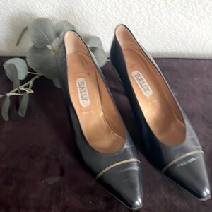 Vintage BALLY Closed Toe Navy with Gold Rim Heels